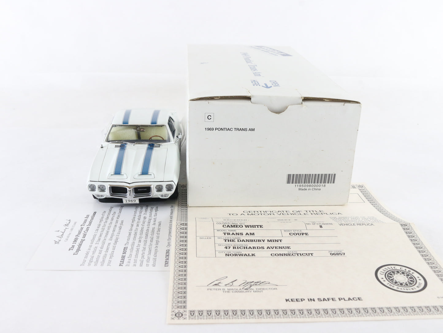 1969 Pontiac Trans Am Coupe Cameo White Blue Danbury Mint 1:24 Diecast Model