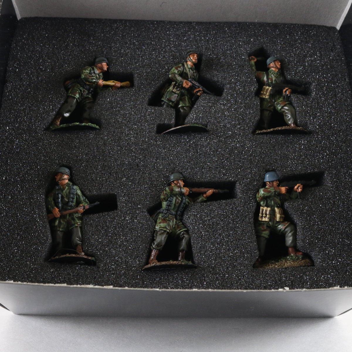 WW2 German Paratroopers Forward March Corgi 1:50 530/2000 US59009 Metal