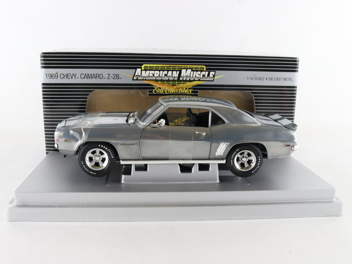 1969 Chevy Camaro Z28 Silver White American Muscle ERTL 1:18 Model Car 39251