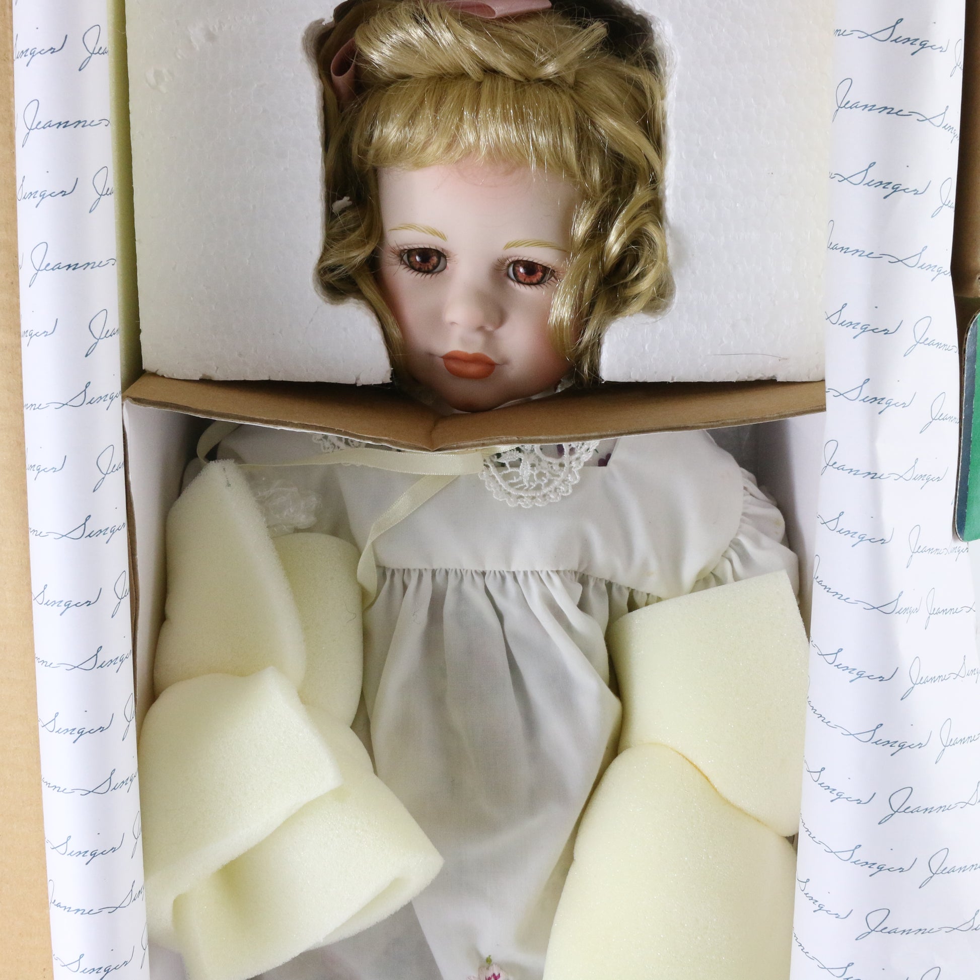 Charity Jeanne Singer Masterpiece Gallery 22" Porcelain Doll 202/2000 Ba247