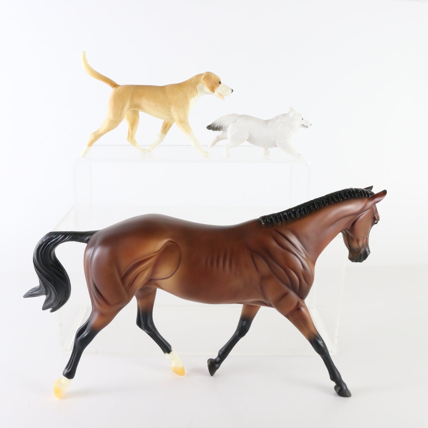 Breyer Protocol Strapeless Set W/ 2 Dogs Foxhound & Sheepdog Traditional Horse