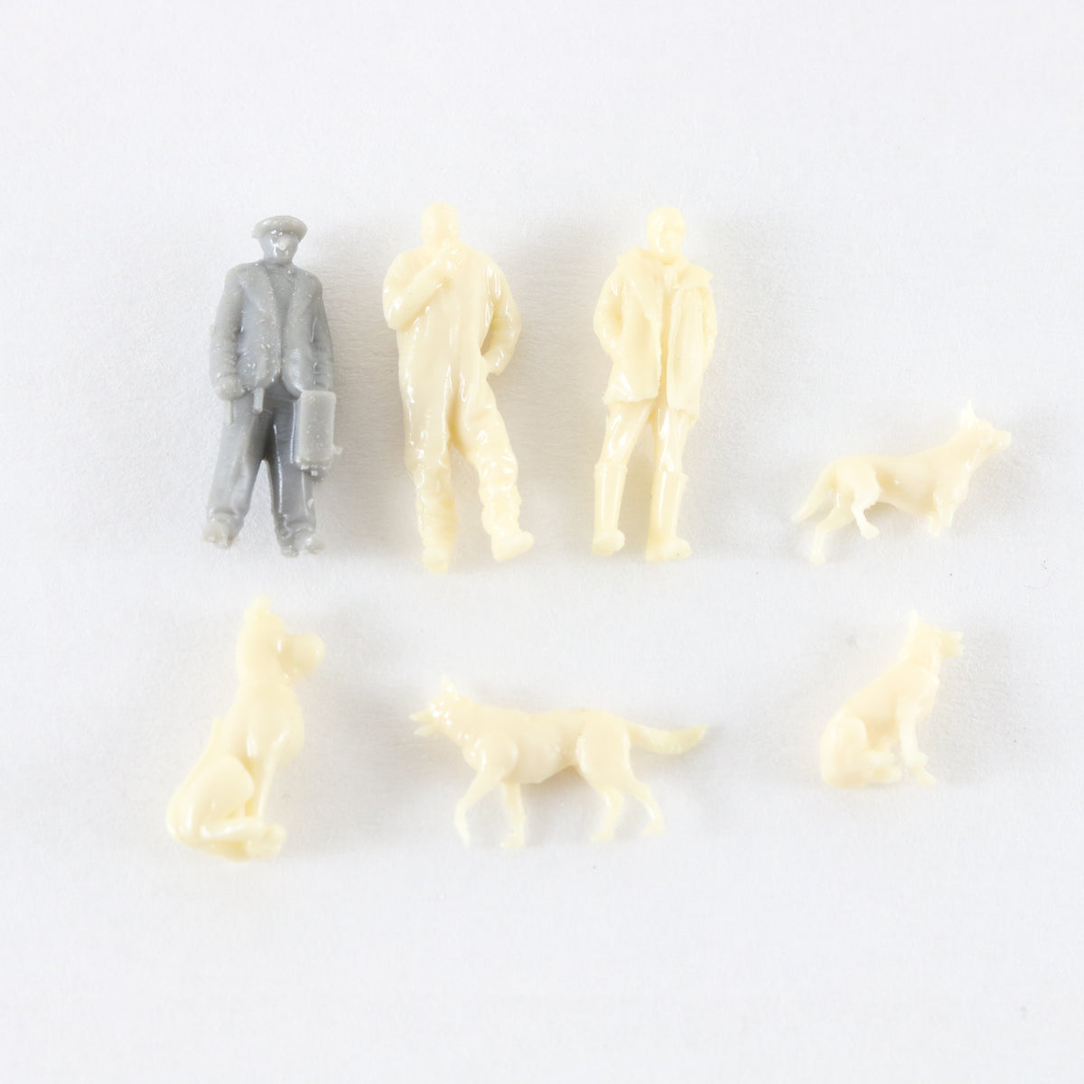 Lot Of 7 German Shepherd Scooby Doo & Standing Figures 1:72 Plastic Models