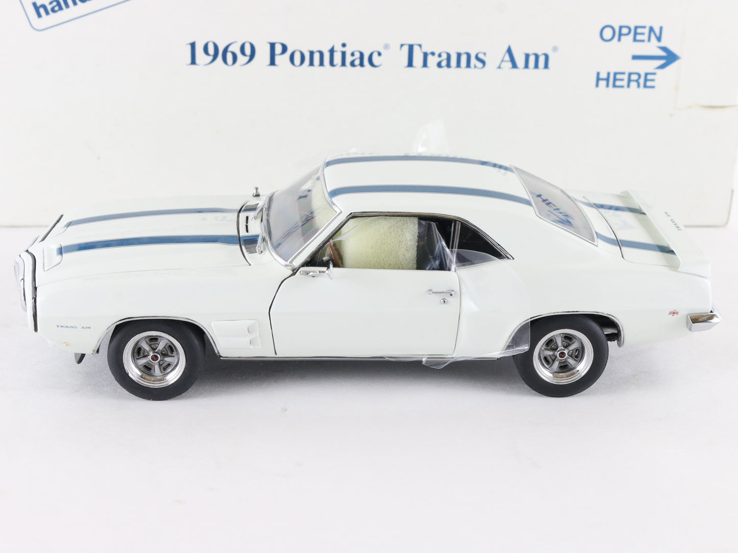 1969 Pontiac Trans Am Coupe Cameo White Blue Danbury Mint 1:24 Diecast Model