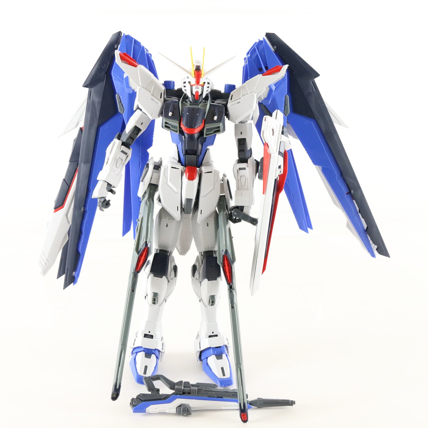 Gundam MG Freedom 2.0 ZAFT Mobile Suit Bandai 1/100 ASSEMBLED W/ Accessories