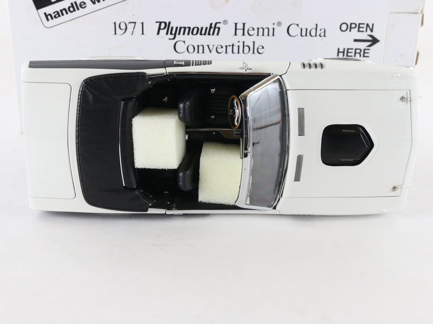 1971 Plymouth Hemi Cuda Barracuda Convertible White Black Danbury 1:24 Diecast