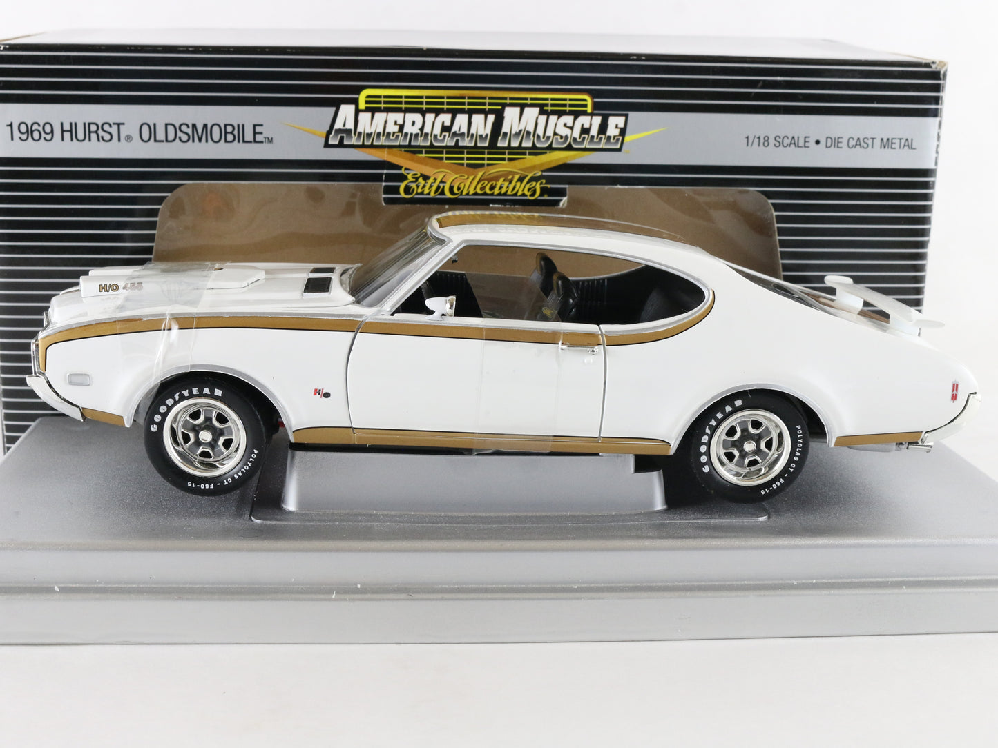 1969 Hurst Oldsmobile White Gold LE of 2500 American Muscle ERTL 1:18 39220