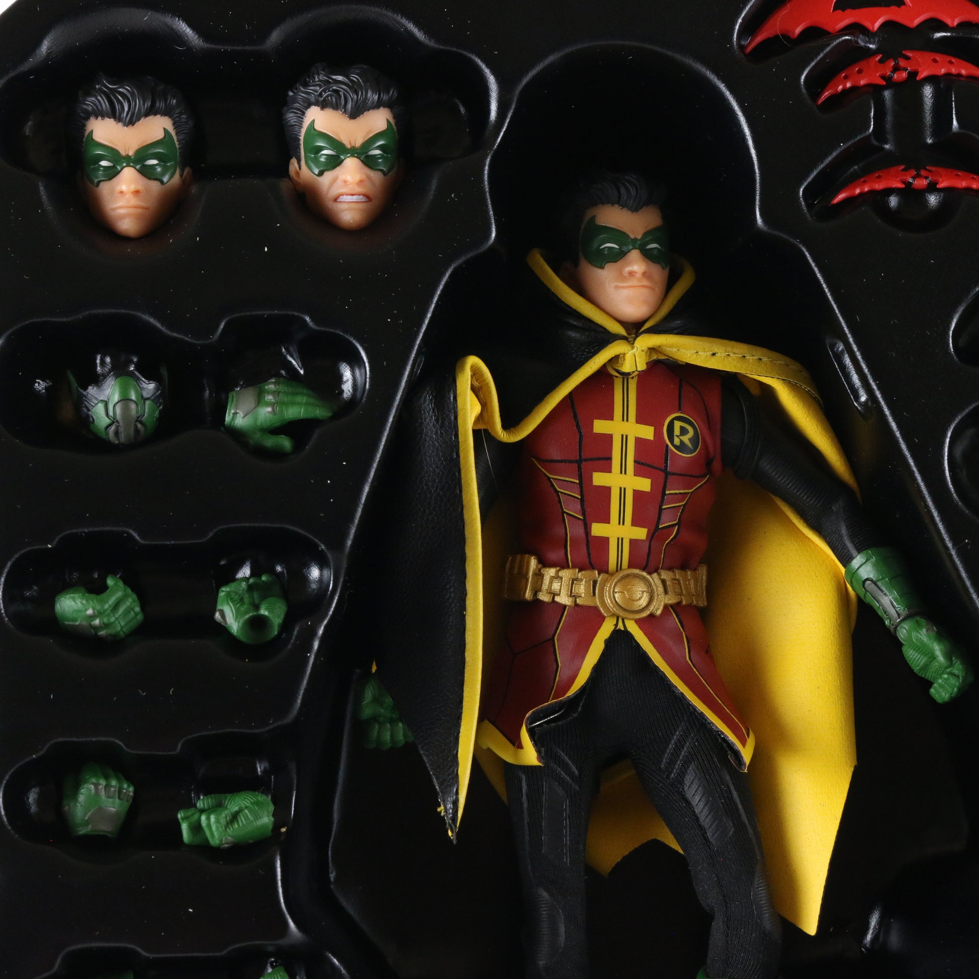 Robin Batman DC Comics Mezco 1:12 ONE:12 Figure W/ Accessories 76604