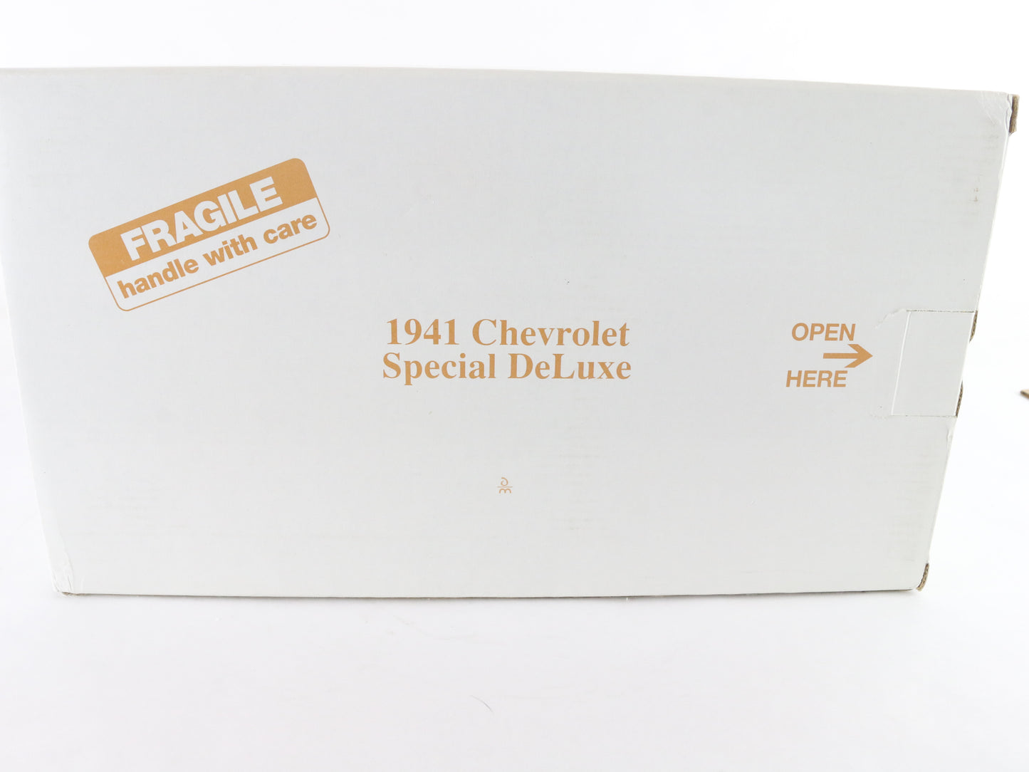 1941 Chevrolet Special Deluxe Convertible Cameo Cream Danbury Mint 1:24 Diecast
