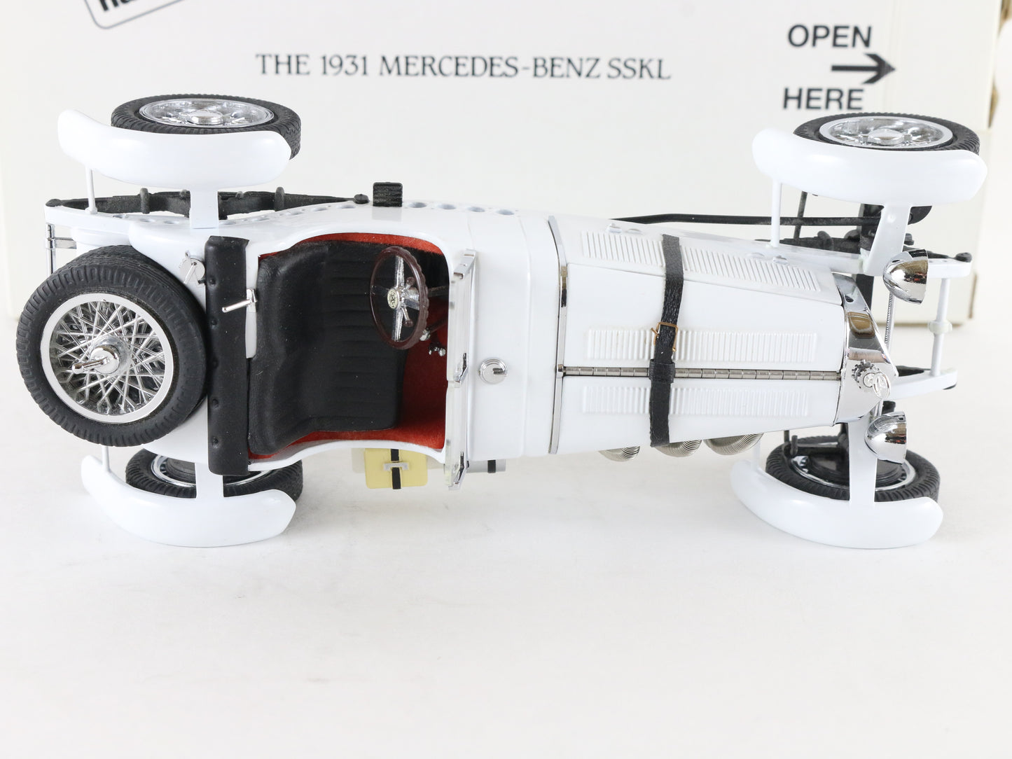 1931 Mercedes Benz SSKL White Black Danbury Mint 1:24 Model Car w/ Box