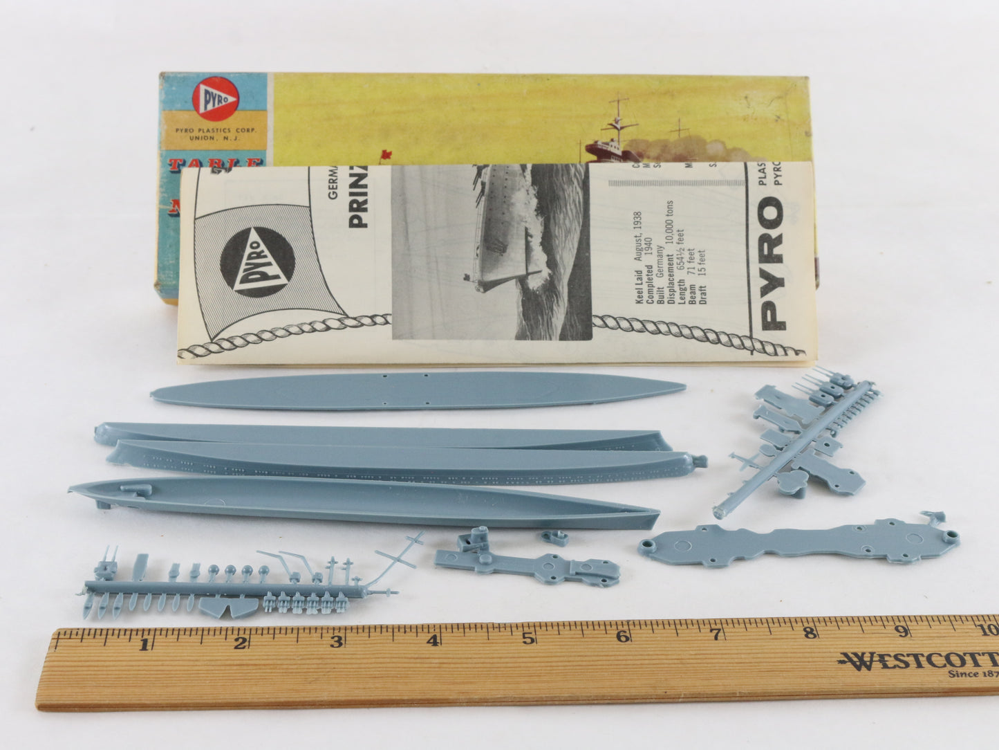 German Cruiser Prinz Eugen Table Top Navy Pyro 381 Plastic Ship Kit