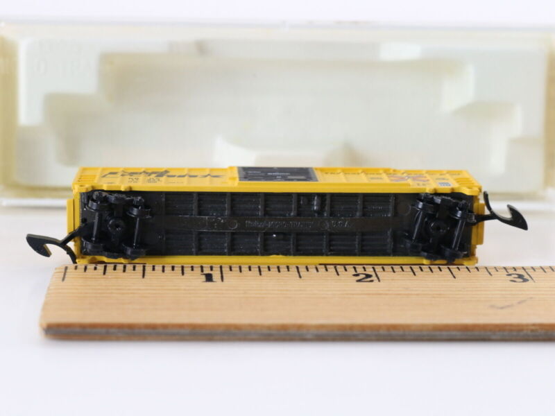 Rail Box RBOX 17834 Single Door Rib Side Boxcar Micro Trains Z 14201