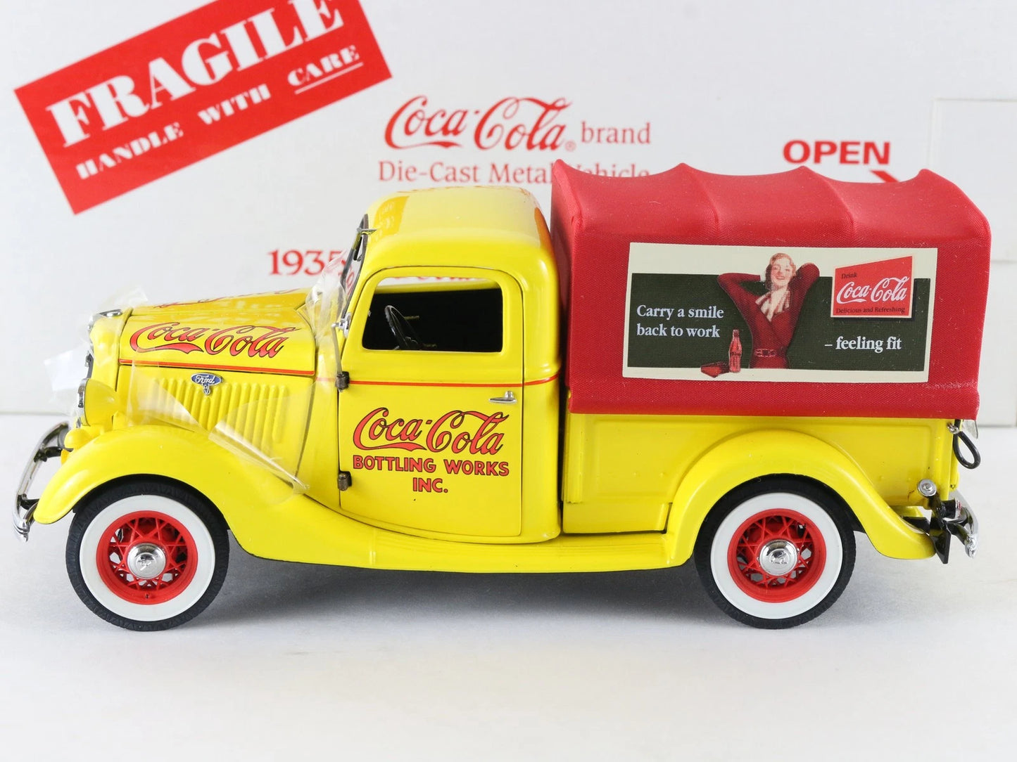 1935 Coca Cola Ford Delivery Truck Yellow Red Danbury Mint 1:24 Diecast Model
