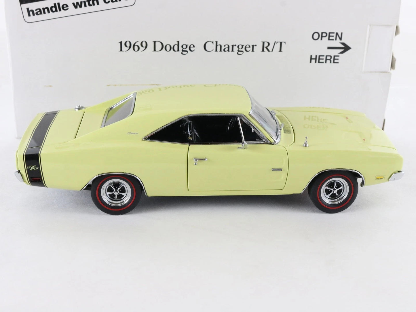 1969 Dodge Charger R/T Coupe Yellow Black Danbury Mint 1:24 Diecast Model