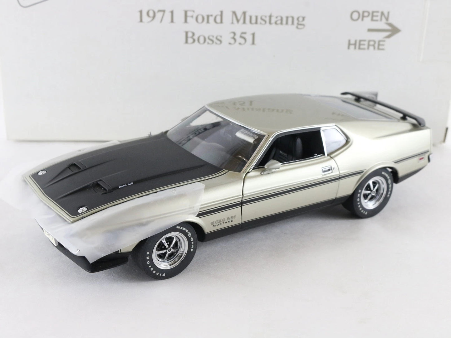 1971 Ford Mustang Boss 351 Fastback Metallic Pewter Danbury Mint 1:24 Diecast
