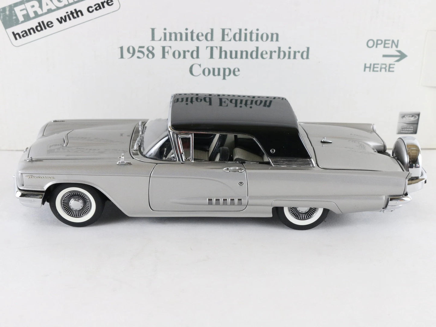 Danbury Mint 1:24 1958 Ford Thunderbird Coupe Platinum Raven Black Diecast 1656