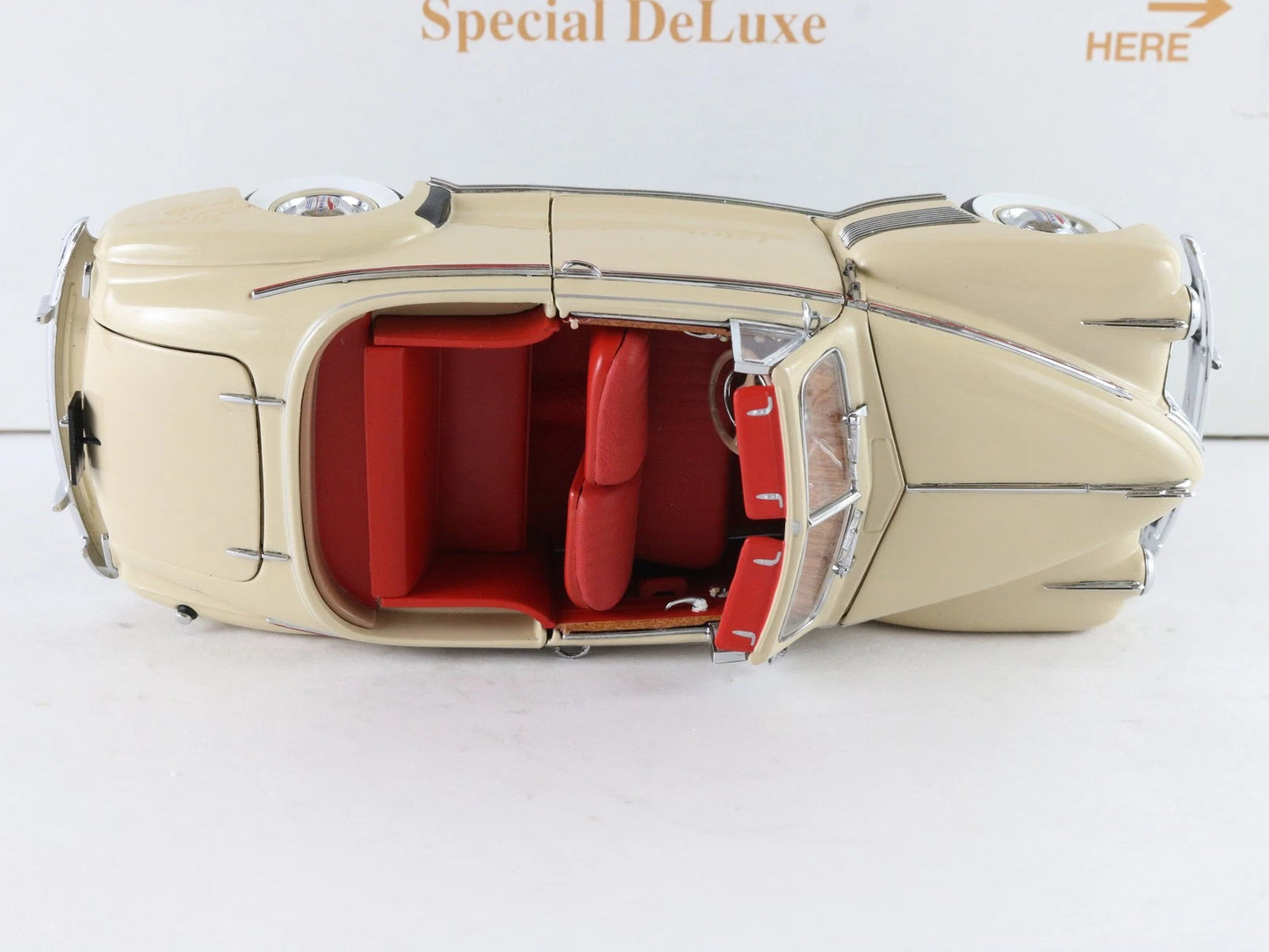 1941 Chevrolet Special Deluxe Convertible Cameo Cream Danbury Mint 1:24 Diecast