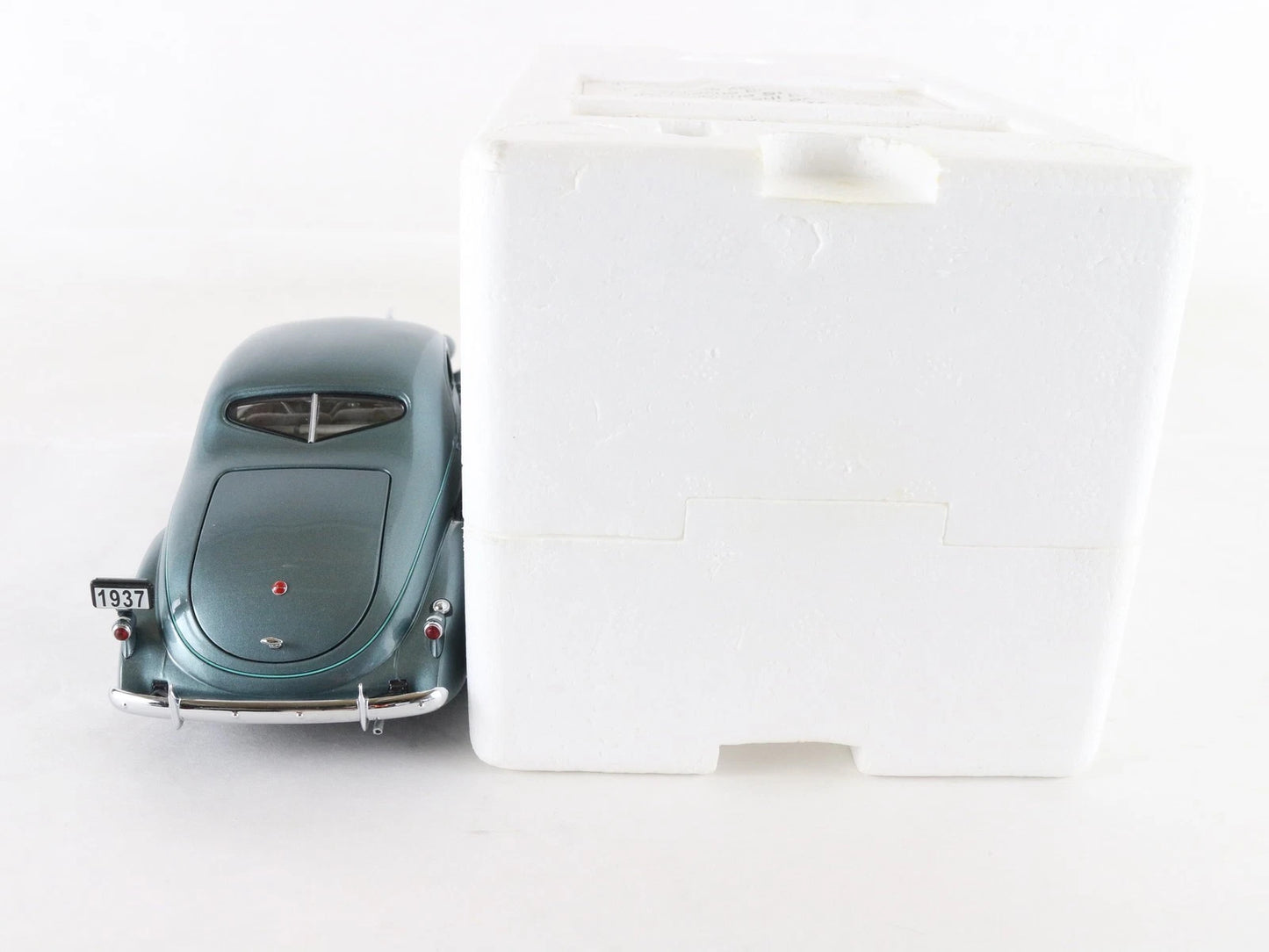 1937 Studebaker Dictator Coupe Blue Danbury Mint 1:24 Diecast Model 1959/5000