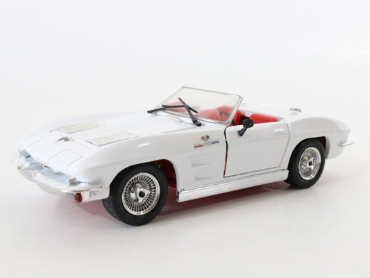 1988 Chevrolet Corvette Stingray White & Red Revell 1:24 Model Car