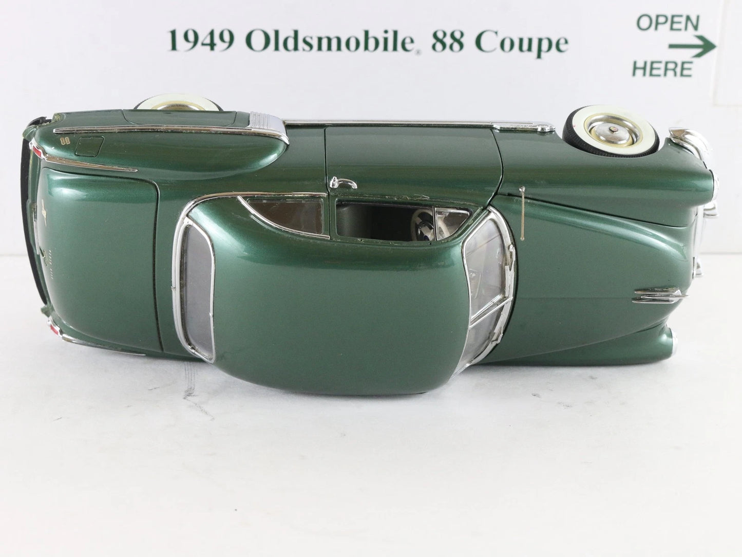 1949 Oldsmobile 88 Coupe Ivy Green Danbury Mint 1:24 Diecast Model Car
