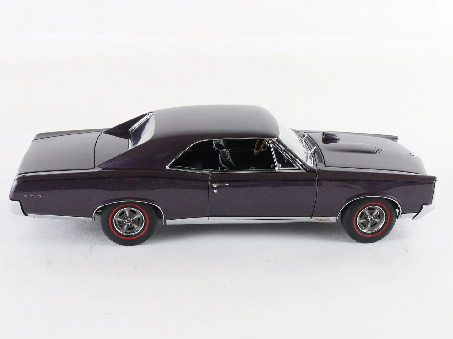 1967 Pontiac GTO Hardtop Plum Mist Purple Danbury Mint 1:24 Diecast Model Car