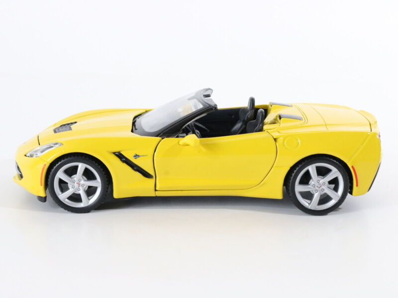 2014 Chevy Corvette Stingray Yellow Maisto 1:24 Model Car