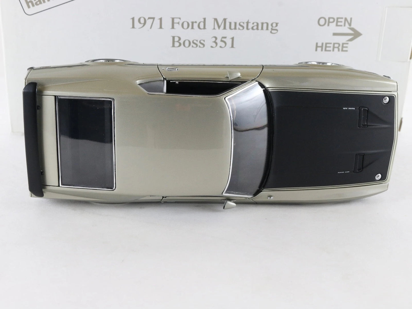 1971 Ford Mustang Boss 351 Fastback Gray Black Danbury Mint 1:24 Diecast Model