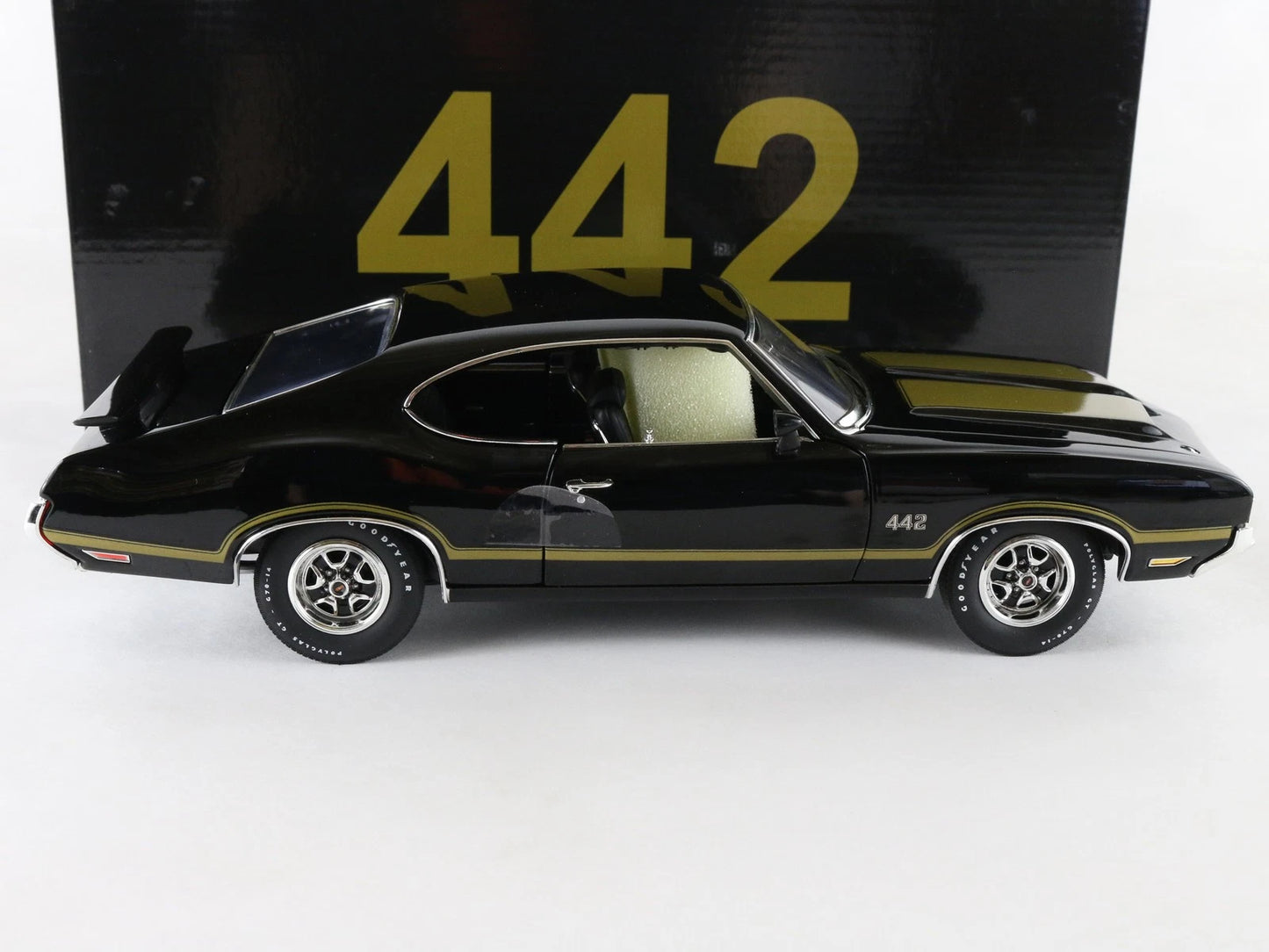 1970 Oldsmobile 442 ACME 1:18 Diecast Black & Gold Model Car 15342 LE of 350