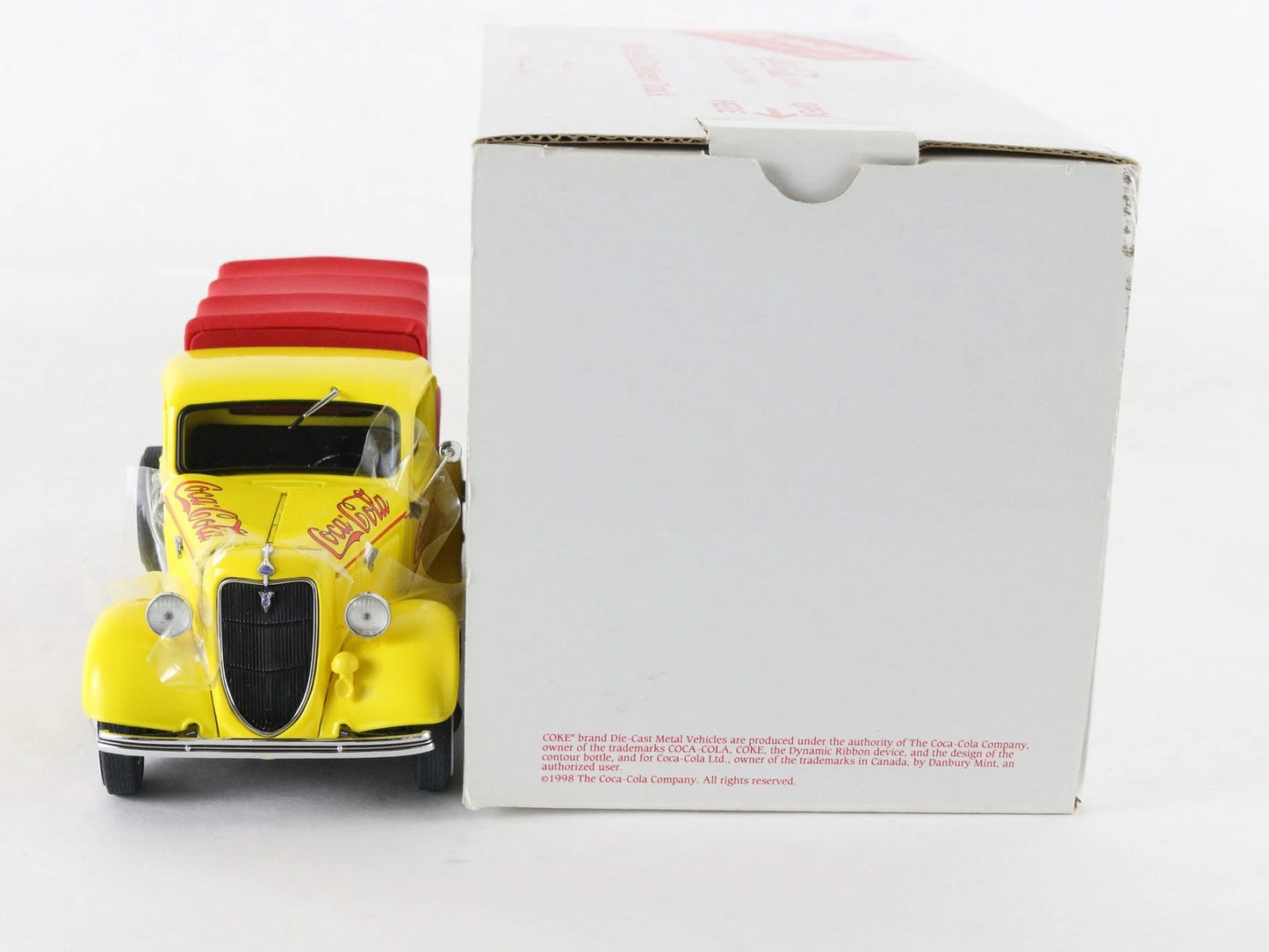 1935 Coca Cola Ford Delivery Truck Yellow Red Danbury Mint 1:24 Diecast Model