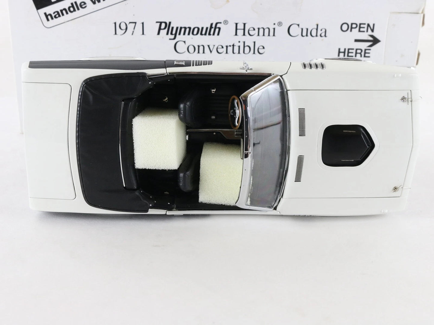 1971 Plymouth Hemi Cuda Barracuda Convertible White Black Danbury 1:24 Diecast