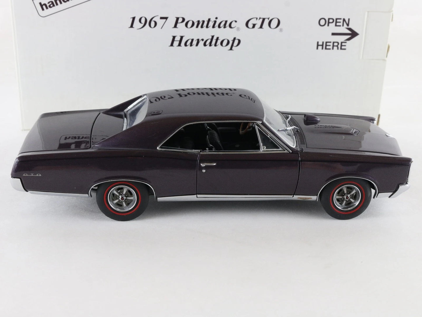 1967 Pontiac GTO Hardtop Dark Purple Danbury Mint 1:24 Diecast Model AS-IS