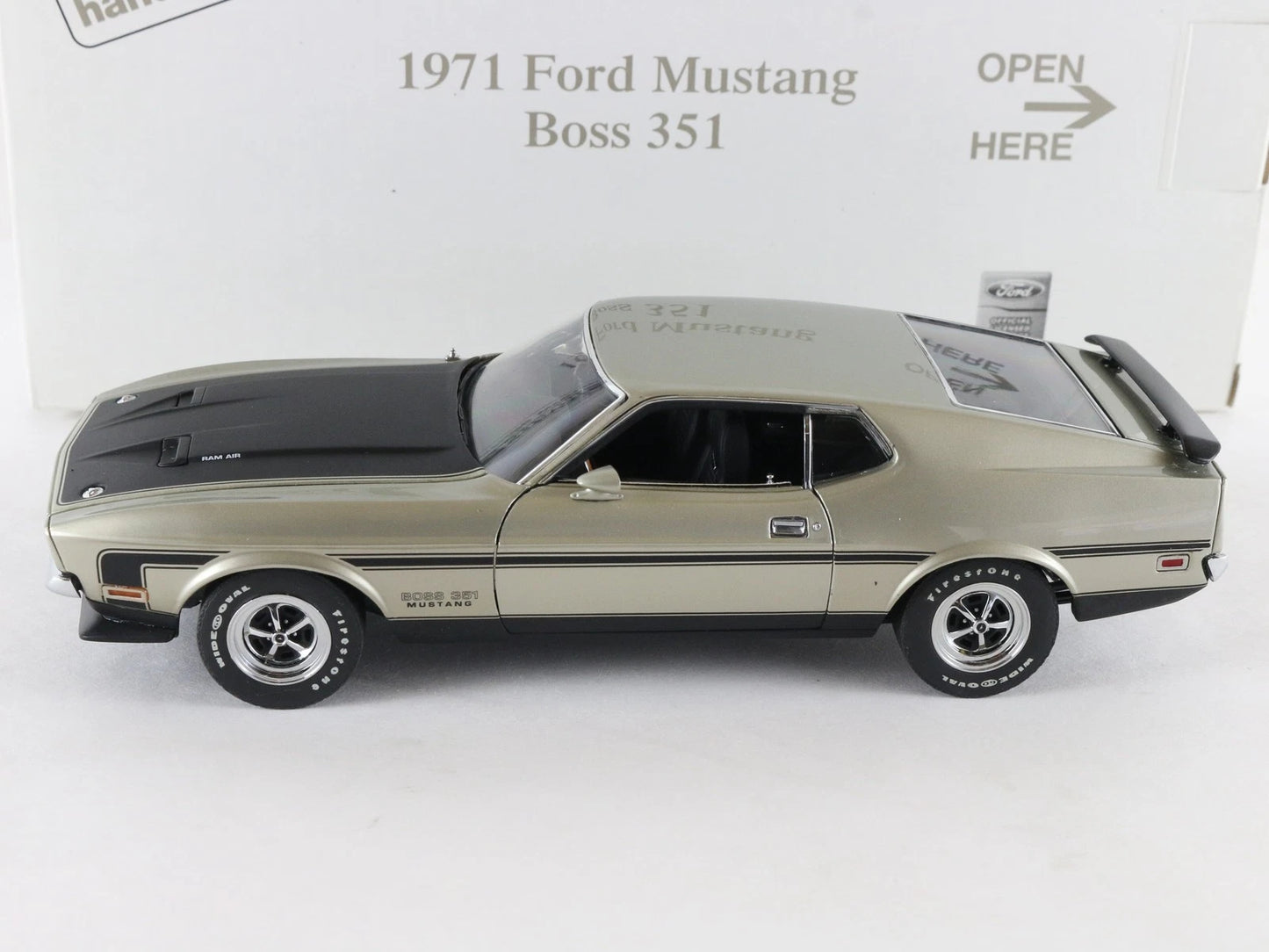 1971 Ford Mustang Boss 351 Fastback Gray Black Danbury Mint 1:24 Diecast Model