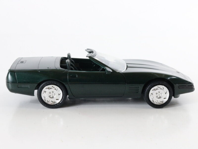 1994 Chevrolet Chevy Corvette Convertible Dark Green AMT ERTL 1:24 Promo Model