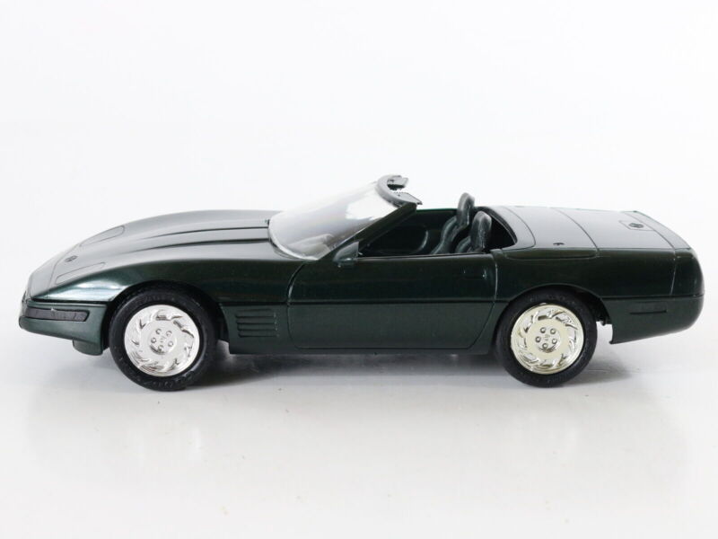 1994 Chevrolet Chevy Corvette Convertible Dark Green AMT ERTL 1:24 Promo Model