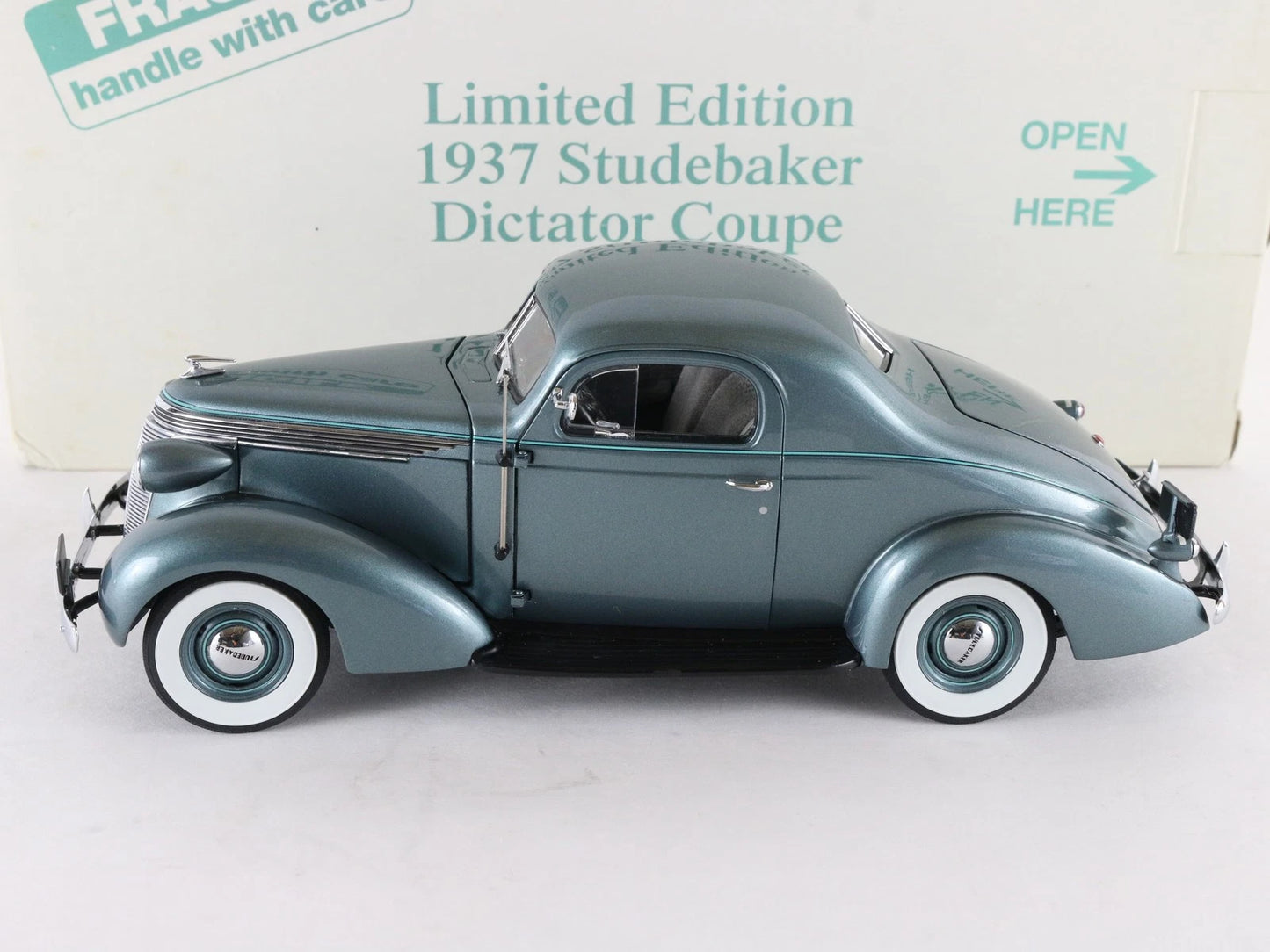 1937 Studebaker Dictator Coupe Blue Danbury Mint 1:24 Diecast Model 1959/5000