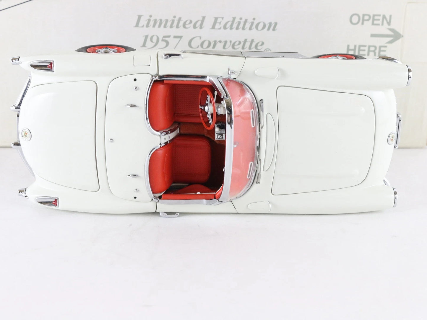 1957 Chevy Corvette Roadster White Black Limited Danbury Mint 1:24 Diecast #912