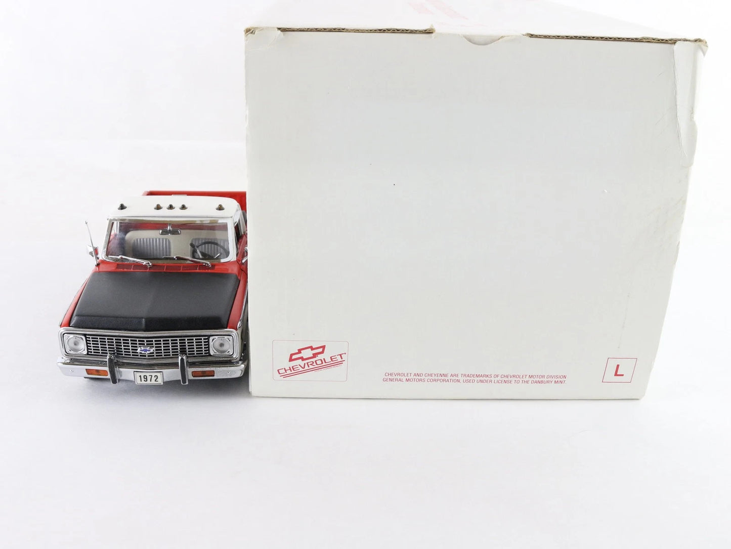 1972 Chevrolet Cheyenne Pickup Truck Red White Custom Painted Danbury Mint 1:24