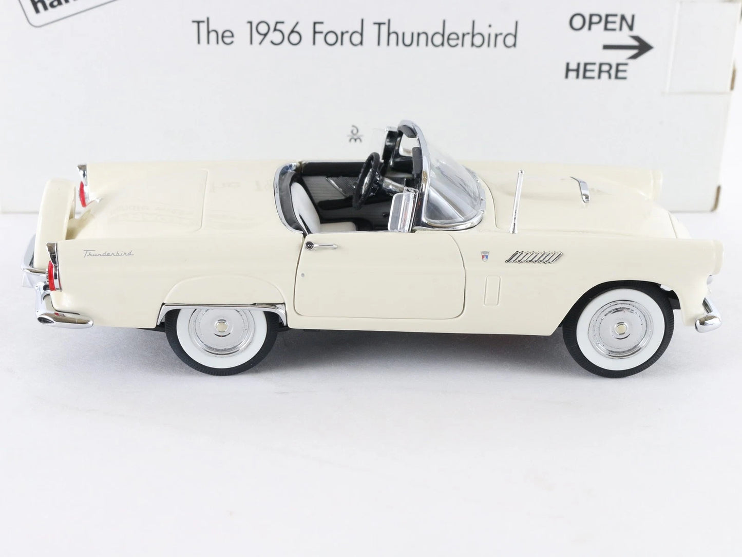 1956 Ford Thunderbird Convertible White Danbury Mint 1:24 Diecast Model