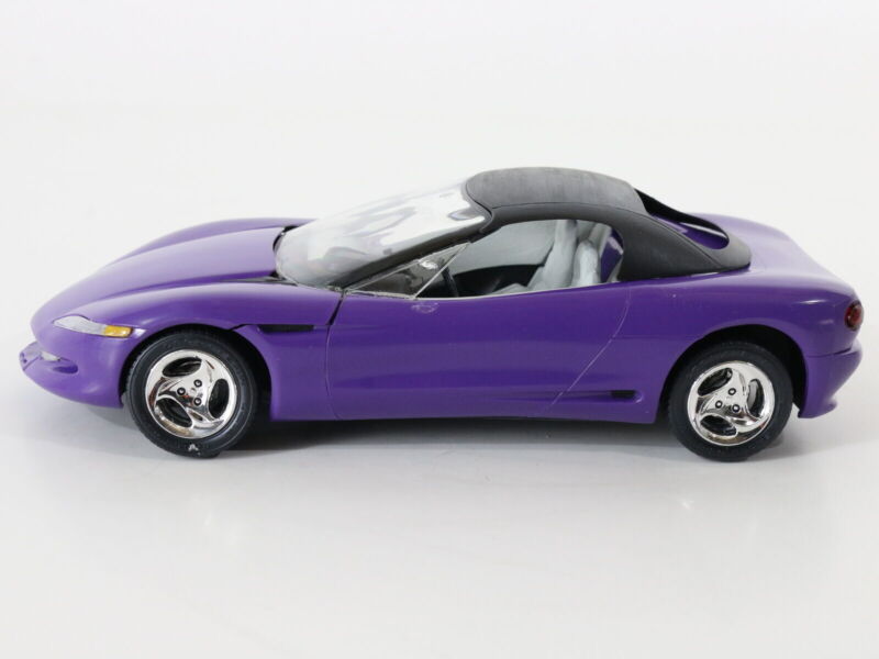 Chevrolet Corvette Sting Ray III Convertible Purple & Black Revell Monogram 1:25