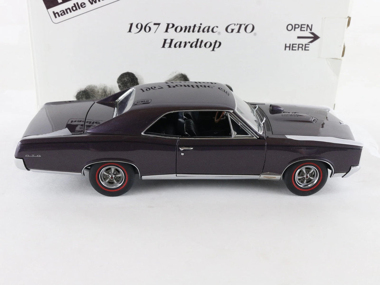 1967 Pontiac GTO Hardtop Plum Mist Purple Danbury Mint 1:24 Diecast Model