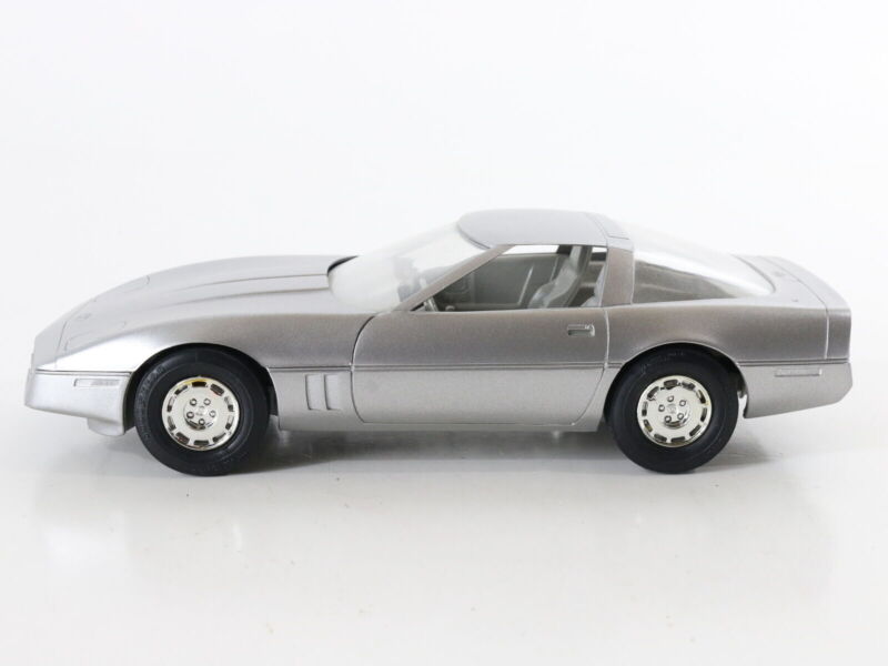 1984 Chevrolet Chevy Corvette Silver AMT ERTL 1:24 Plastic Promo Model Car