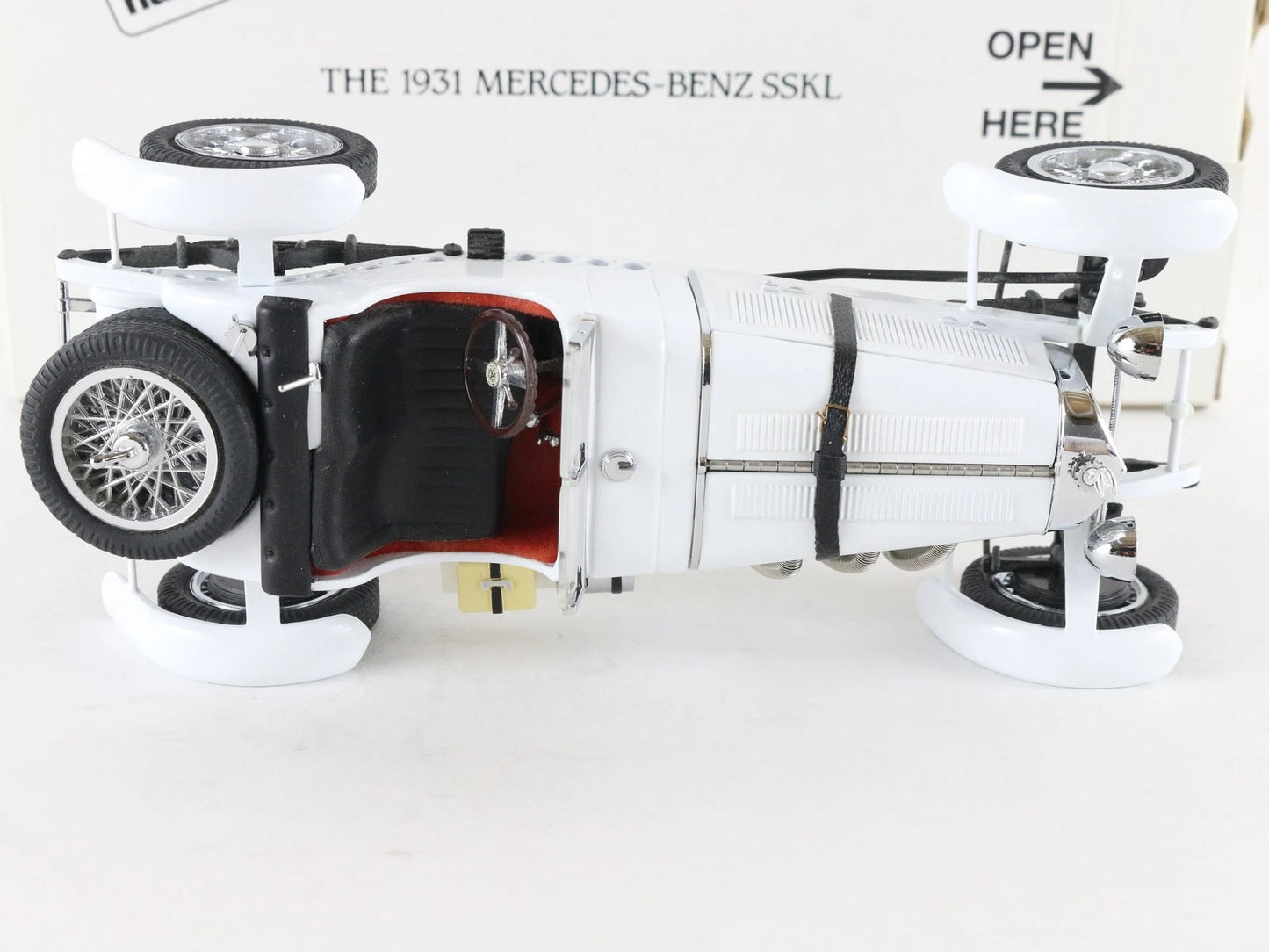 1931 Mercedes Benz SSKL White Black Danbury Mint 1:24 Model Car w/ Box