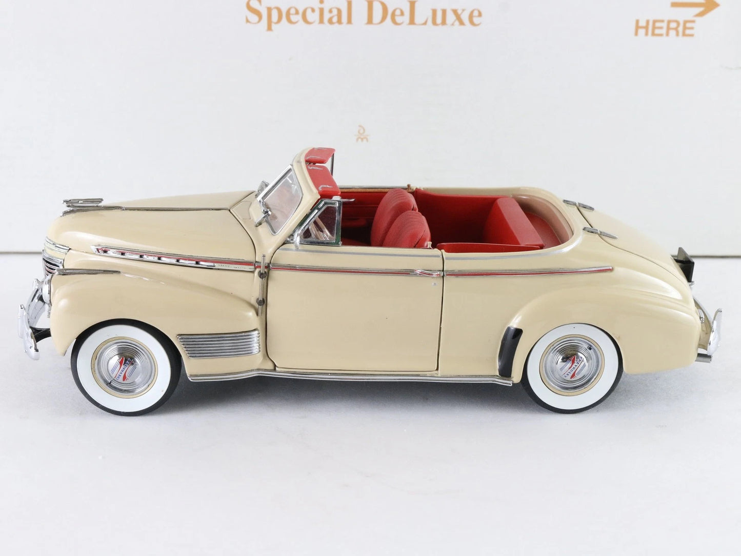 1941 Chevrolet Special Deluxe Convertible Cameo Cream Danbury Mint 1:24 Diecast