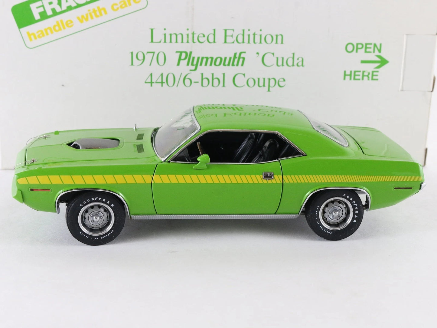 1970 Plymouth Barracuda Cuda 440/6-BBL Coupe Green 40th Danbury 1:24 594/5000