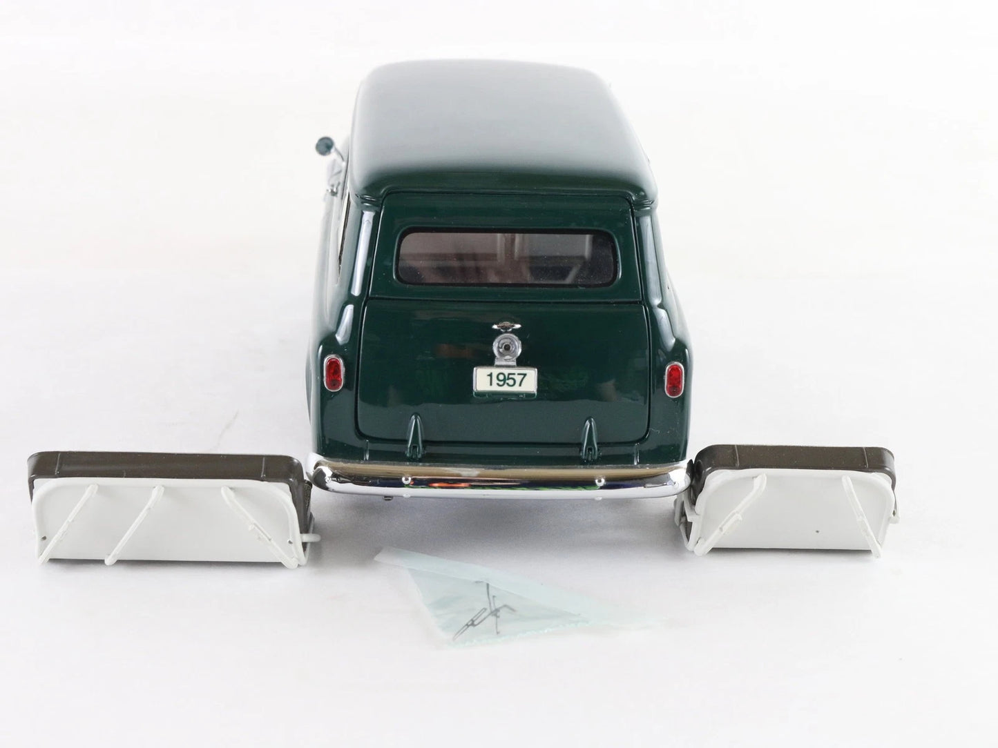 1957 Chevrolet Suburban Green Danbury Mint 1:24 Diecast Model Car