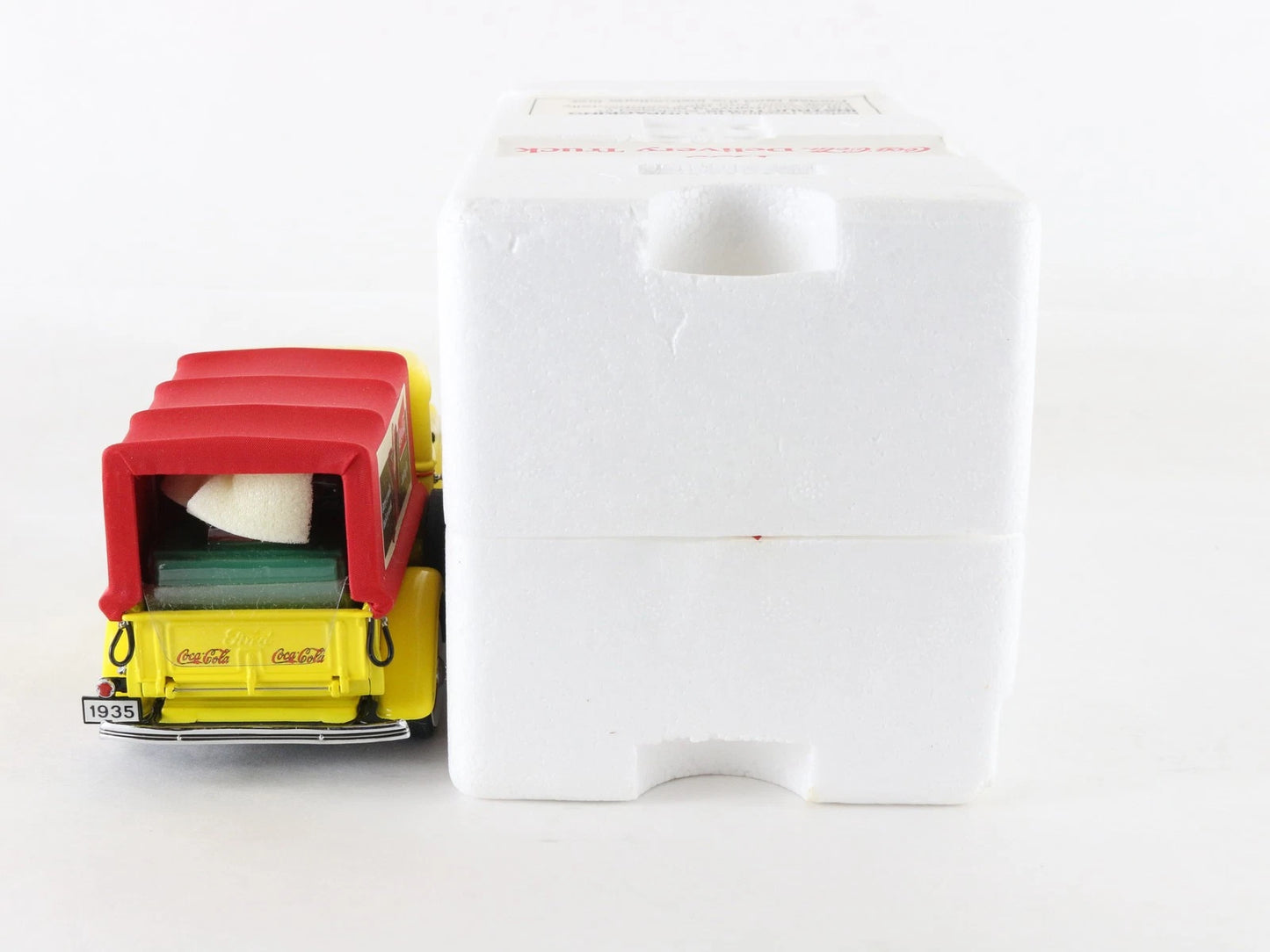 1935 Coca Cola Ford Delivery Truck Yellow Red Danbury Mint 1:24 Diecast Model