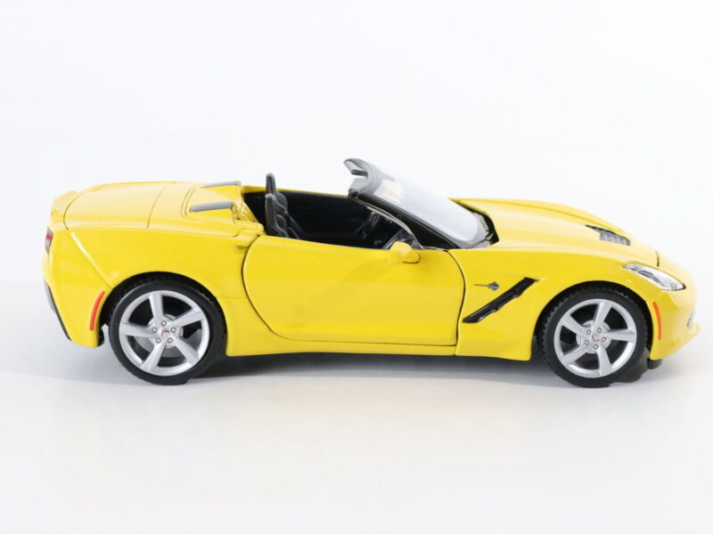 2014 Chevy Corvette Stingray Yellow Maisto 1:24 Model Car