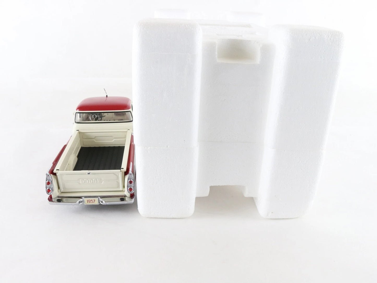 1957 Dodge Sweptside D100 Red White Danbury Mint 1:24 Diecast Model Truck