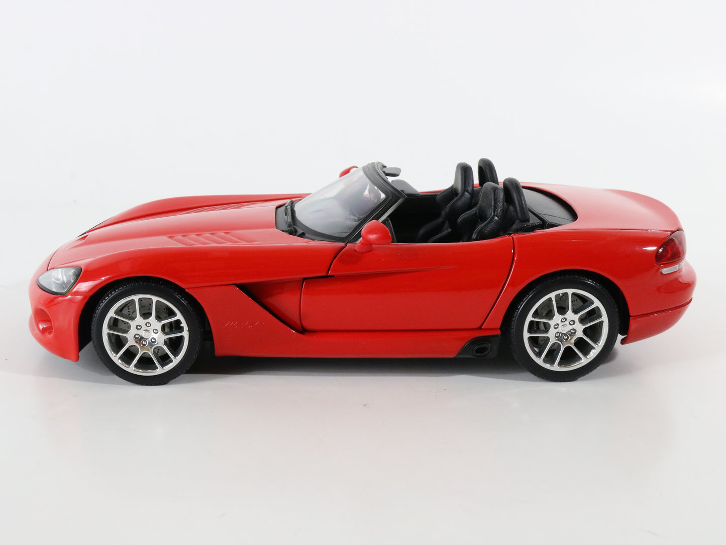 Dodge Viper SRT 10 Convertible Red Maisto 1:18 Metal Model Car