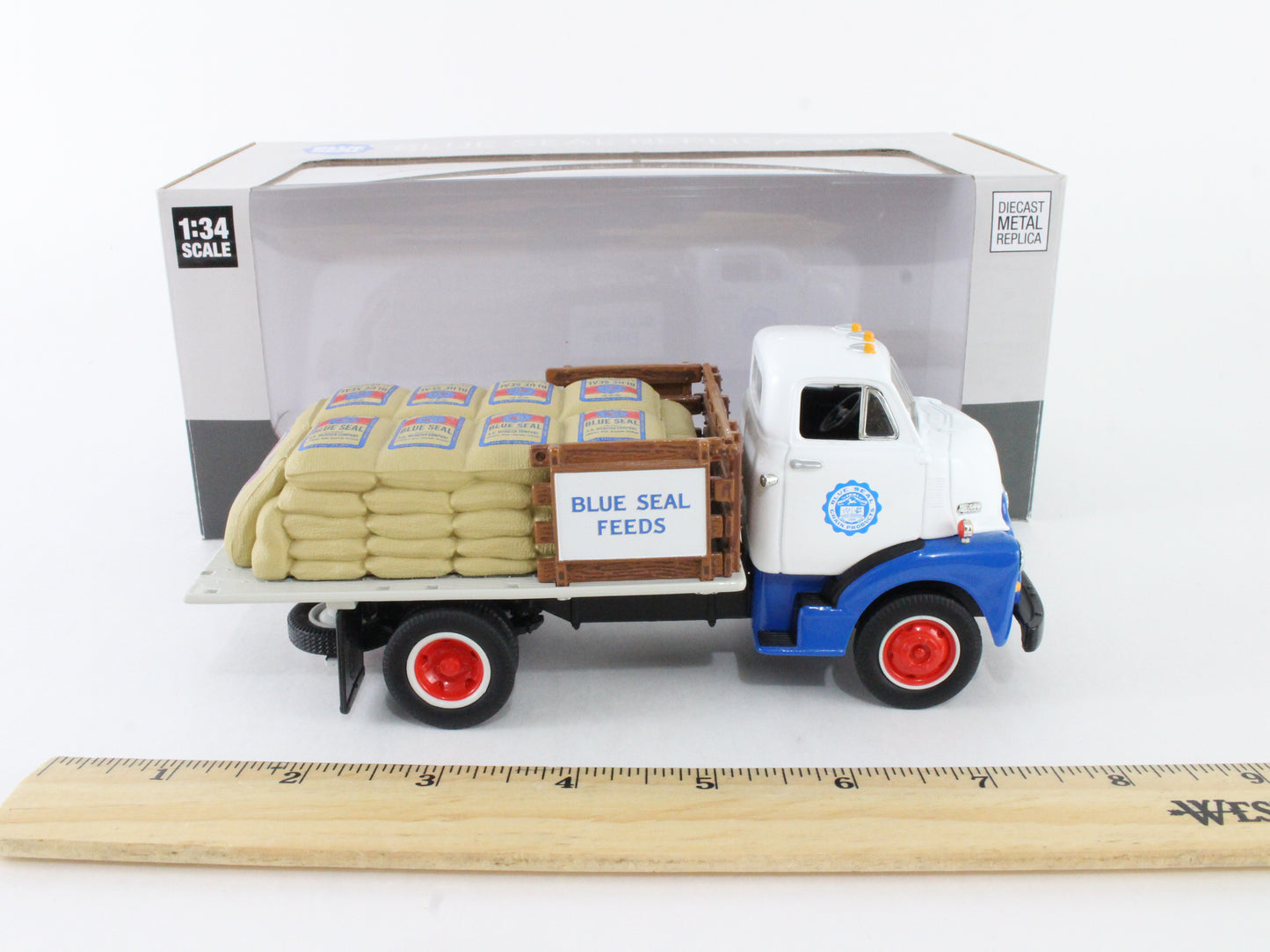 1952 GMC Snub-nose Half-stake Truck W/ Blue Seal Feed First Gear 1:34 18-4104