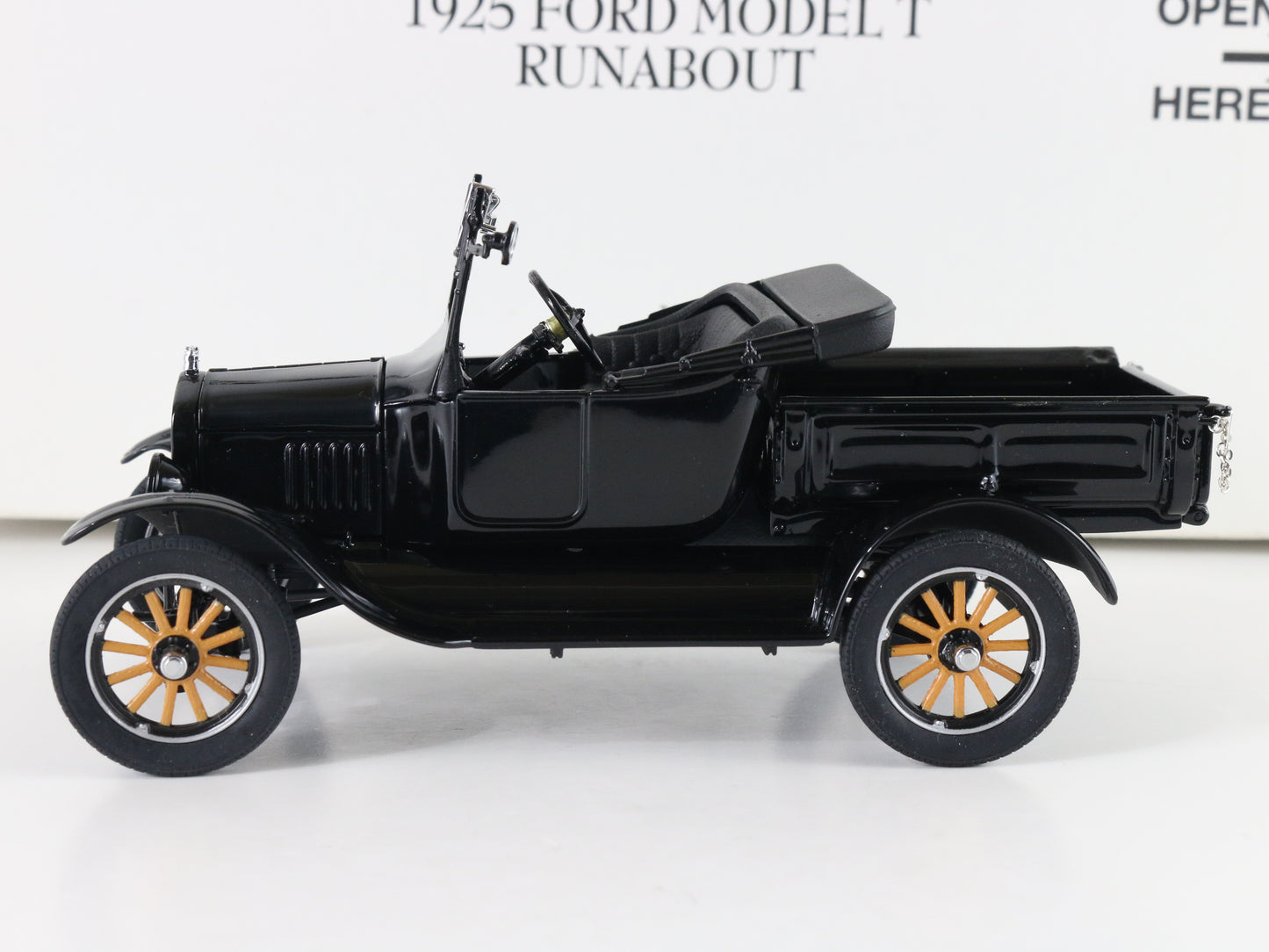 1925 Ford Model T Runabout Convertible Black Danbury Mint 1:24 Model Car